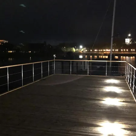 Hausboot Flying Dutchman Mit Dachterrasse In Am Ostseefjord Schlei Bateau-hôtel