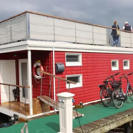 船上ホテル Hausboot Flying Dutchman Mit Dachterrasse In Am Ostseefjord Schlei シュレースヴィヒ