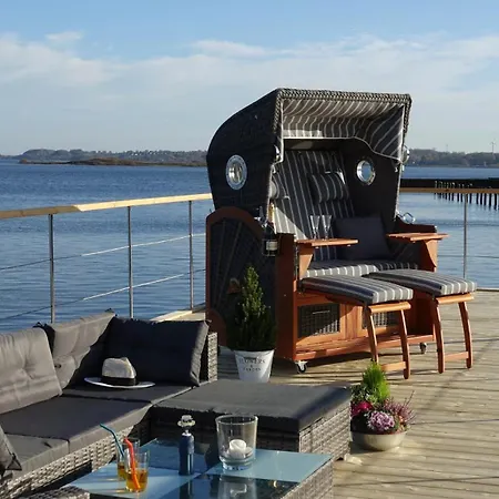 Hausboot Flying Dutchman Mit Dachterrasse In Am Ostseefjord Schlei * シュレースヴィヒ