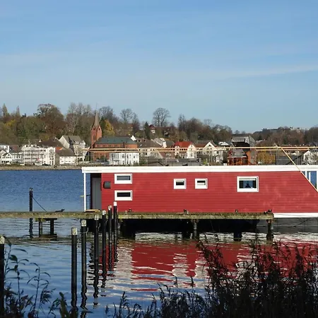 Hausboot Flying Dutchman Mit Dachterrasse In Am Ostseefjord Schlei 船上ホテル