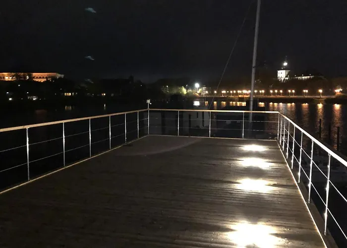 Hausboot Flying Dutchman Mit Dachterrasse In Am Ostseefjord Schlei 보트호텔
